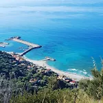 Petra Marina Maris *